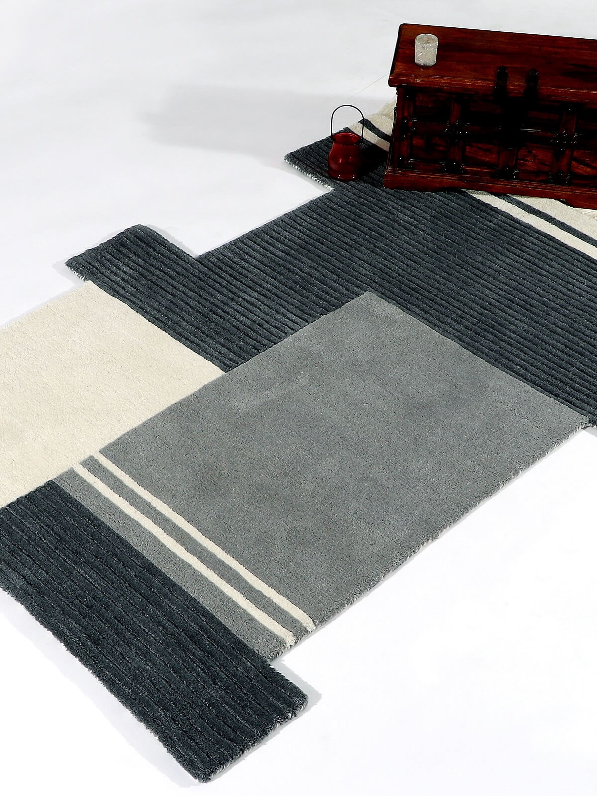 unique shape hand tufted wool rug