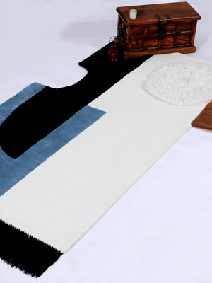 tufted wool rug with geometric shape