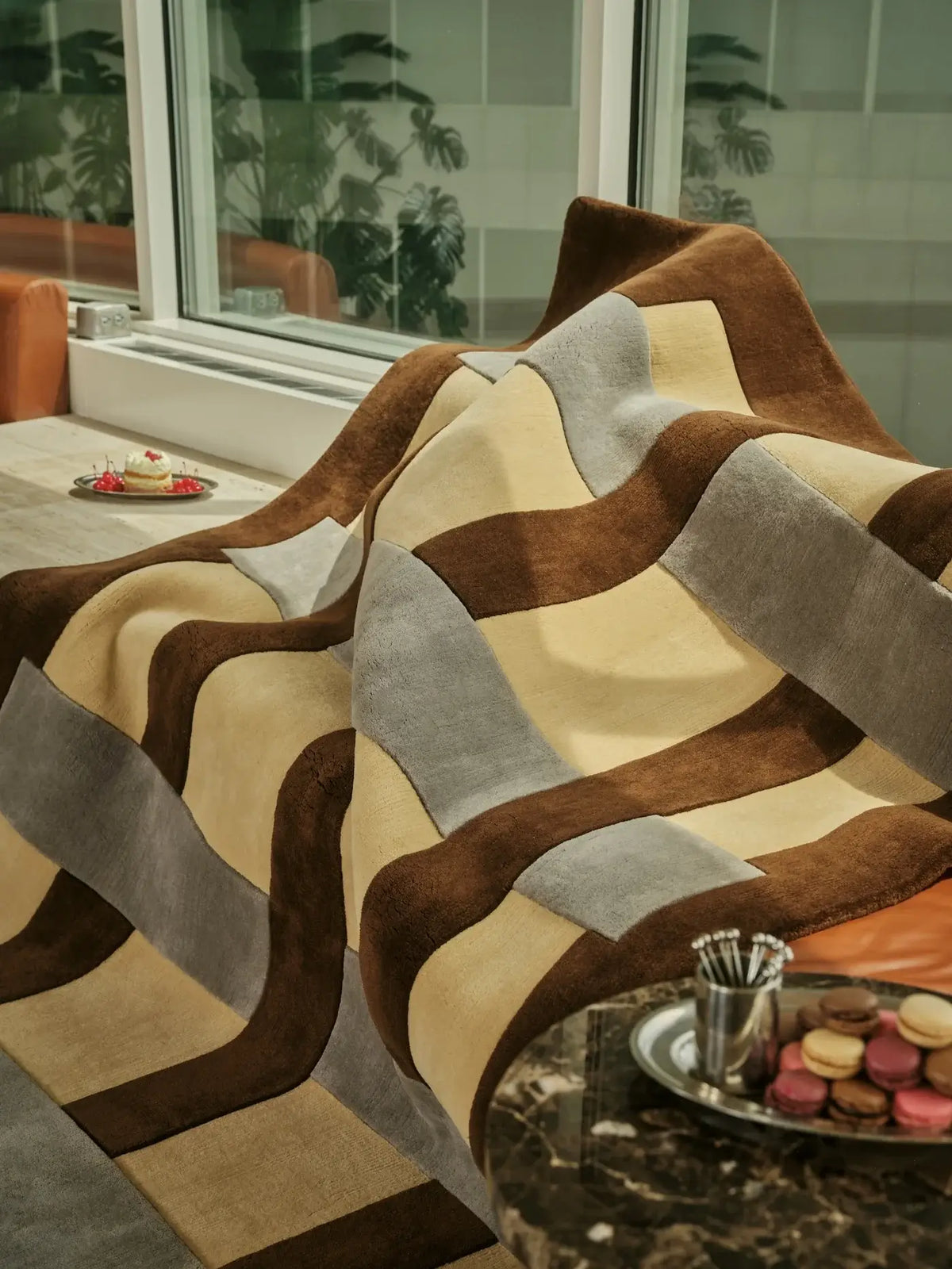 geometric pattern area rug in room