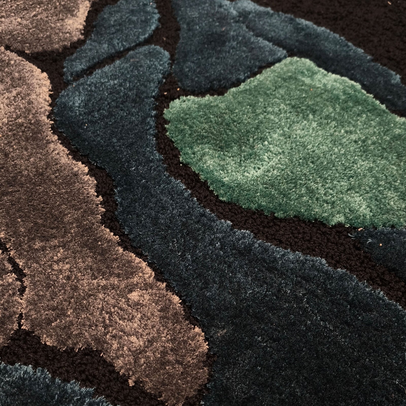 Aris Hand Tufted Wool Silk Rug