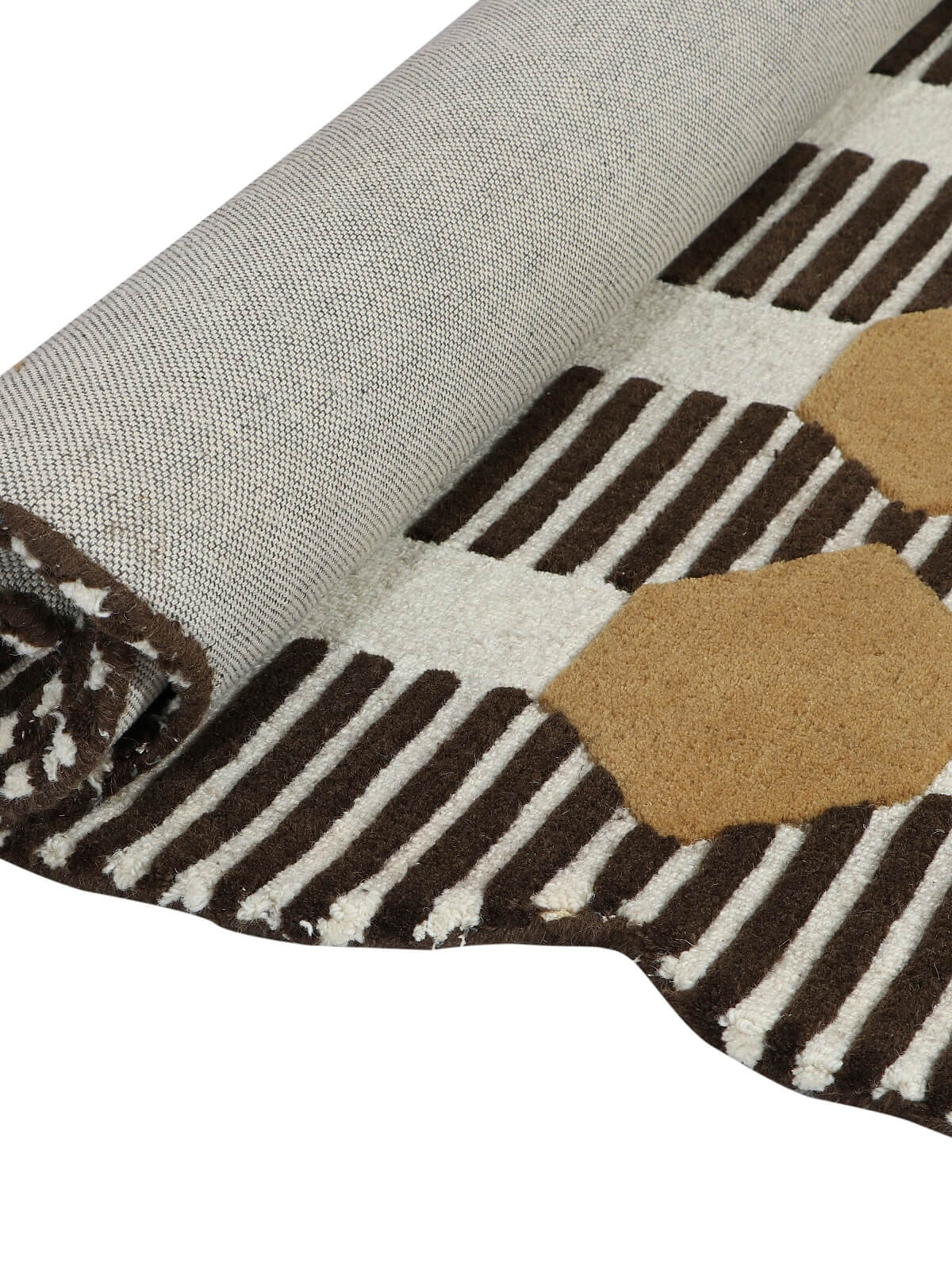 hand tufted geometric pattern wool rug