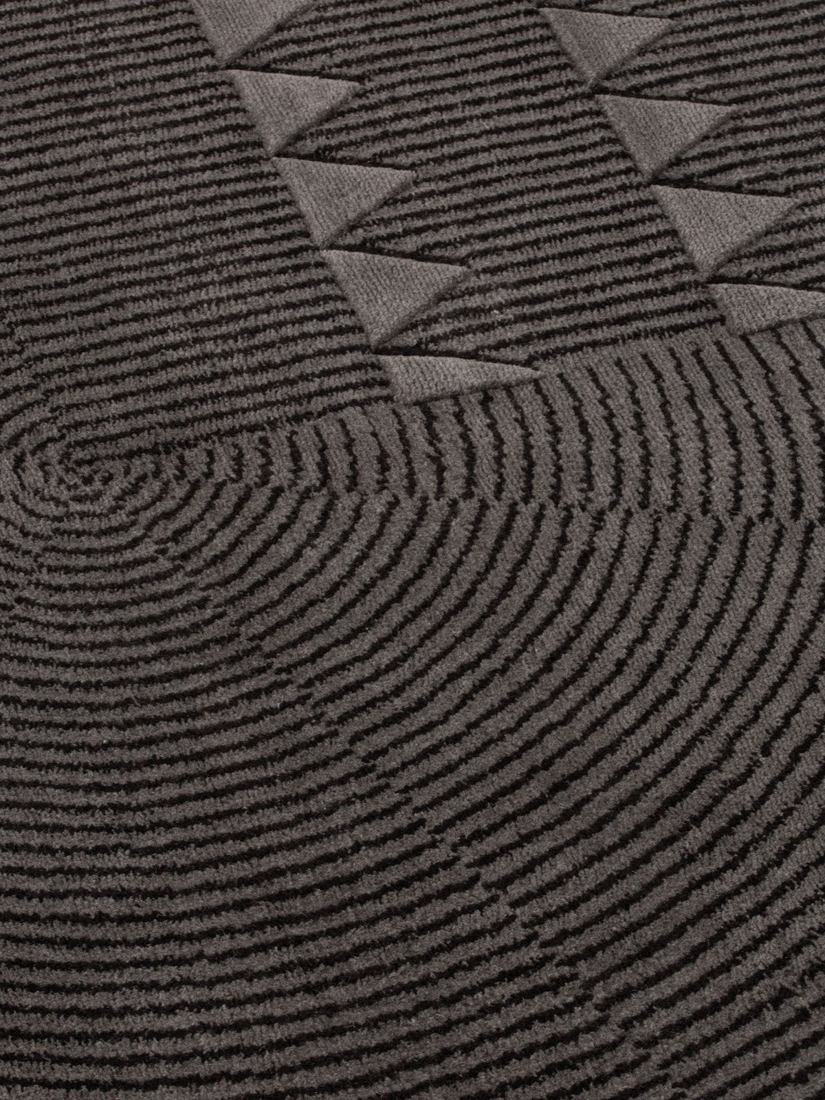 tuftd wool gray rug with geometric pattern