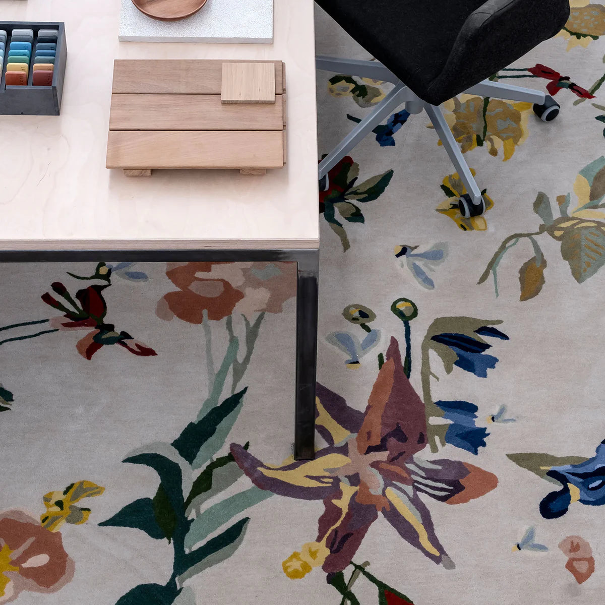 Floral pattern handmade rug
