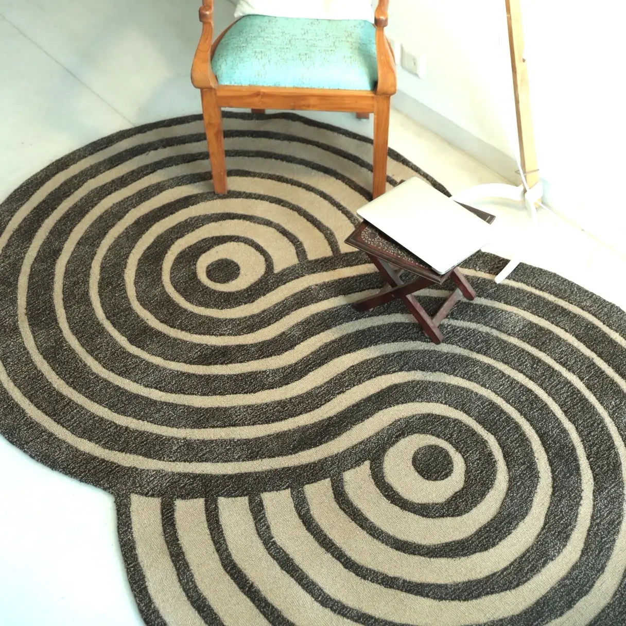 concentric circle rug, hand tufted
