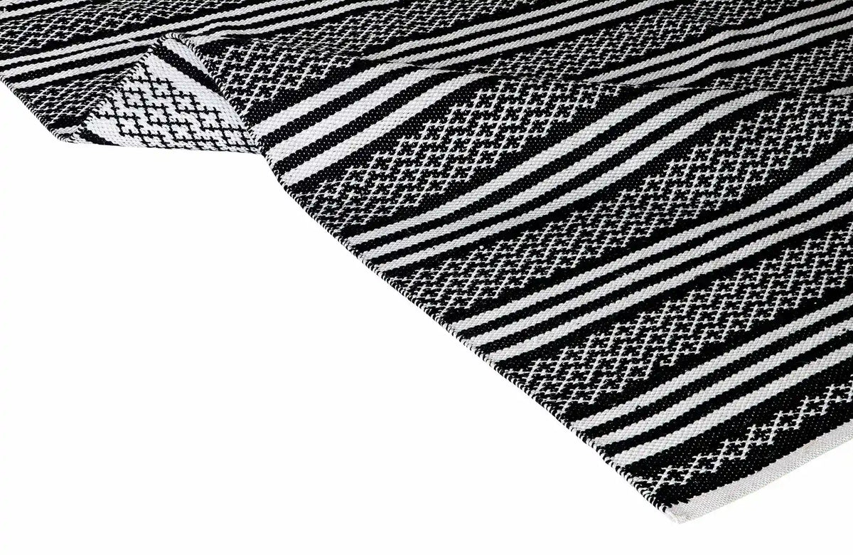 PET yarn flatweave rug, black and white