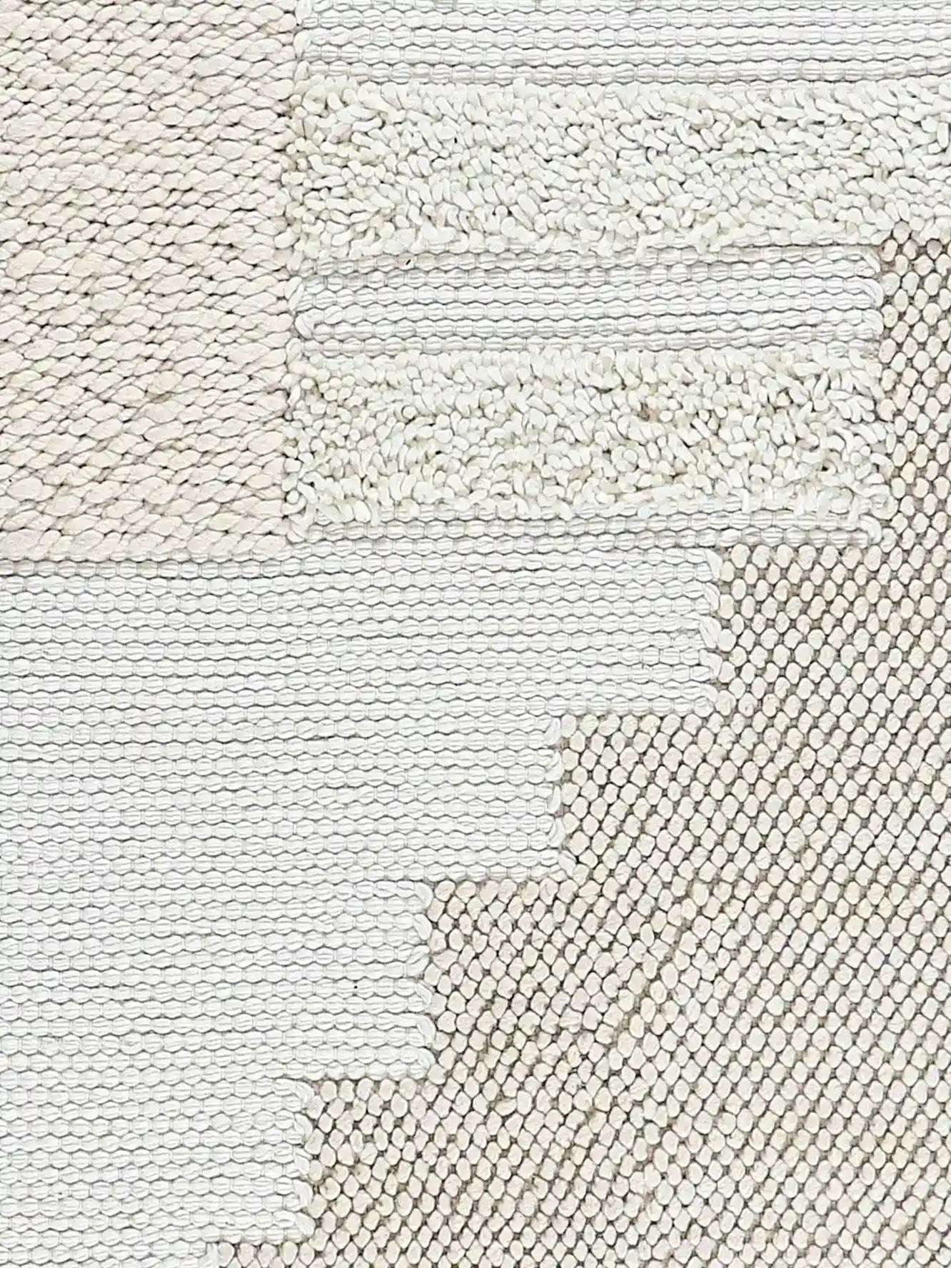 Textured wool rug with a geometric pattern